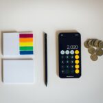 ¿Pagas impuestos por comprar criptomonedas? Photo Image: Tax form Nouns: Taxes, Cryptocurrencies