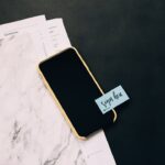 ¿Tengo que declarar la compra de criptomonedas en los impuestos? Photo Image: Tax form