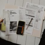 ¿Pagas impuestos por comprar criptomonedas? Photo Image: Tax form Nouns: Taxes, Cryptocurrencies